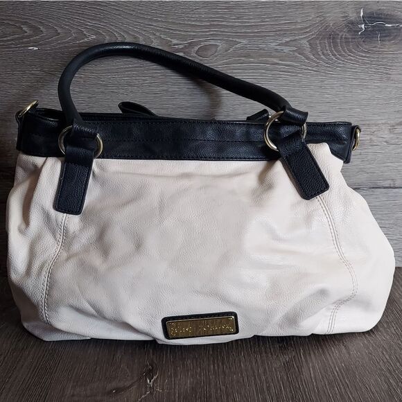 Betsey Johnson Faux Leather Bow Shoulder Bag - Picture 3 of 8